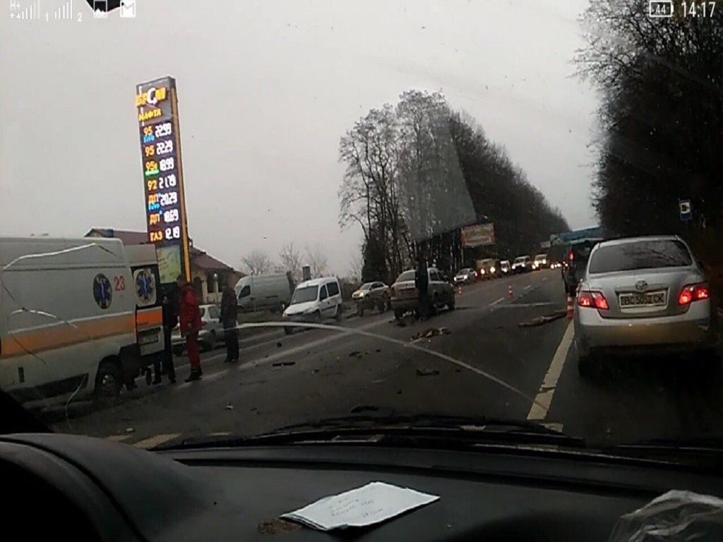 На Львівщині ДТП: віз зіткнувся з автомобілем